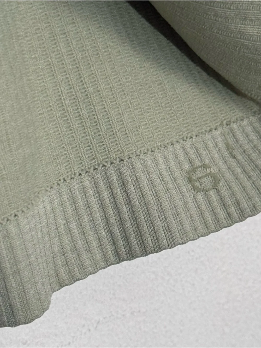 Lululemon Ebb to Street Racerback Tank Top Light Support Willow Leaf Green sz 6 - Picture 5 of 5